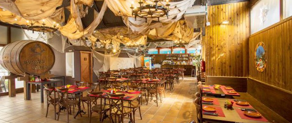 Restaurante Temático Taberna Pirata Apartotel Magic Tropical Splash Finestrat